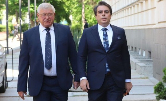 Василев: Плащанията по пандемията са осигурени до края на май. Трябва да се актуализира бюджета