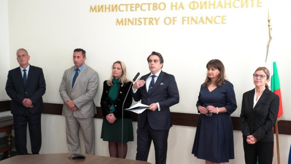 Смениха шефовете на НАП и митниците