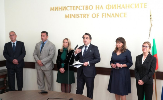 Смениха шефовете на НАП и митниците