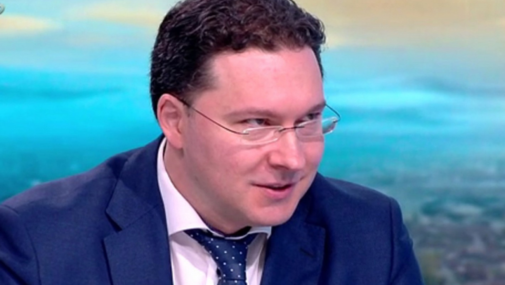 Даниел Митов: Олигарсите извън България добиват позиции през президента