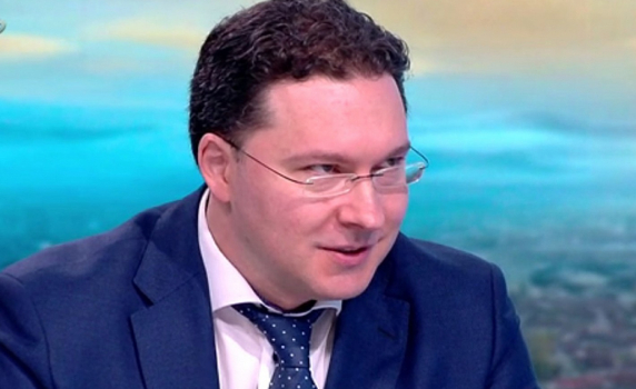 Даниел Митов: Олигарсите извън България добиват позиции през президента