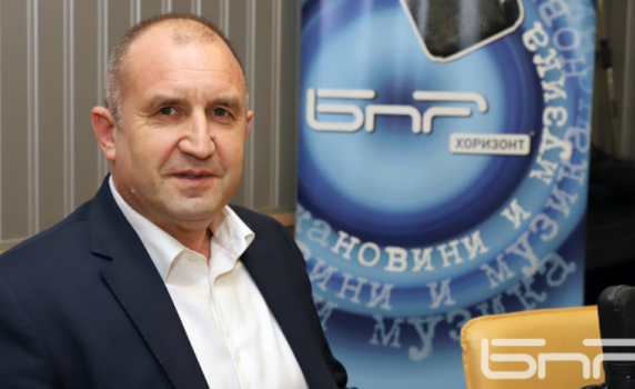 Румен Радев: Олигархията е там, където има чекмеджета с кюлчета