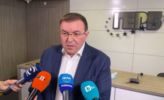 Проф. Ангелов: Промяната на ваксинационния план ще компрометира темпото на имунизиране срещу КОВИД-19