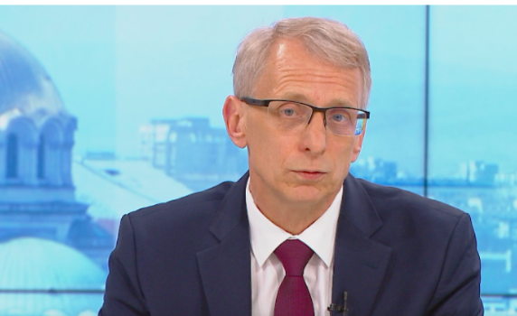 Проф. Денков: Няма причина да се удължава учебната година