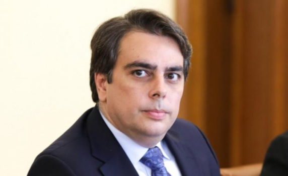 Финансовото министерство: Асен Василев не е предлагал да се ограничи право на глас на българи