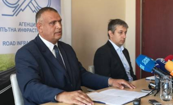 Уволниха и ръководството на АПИ