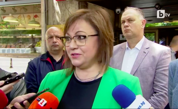 Нинова: Не съм аз политическият лидер, подкупвал Божков