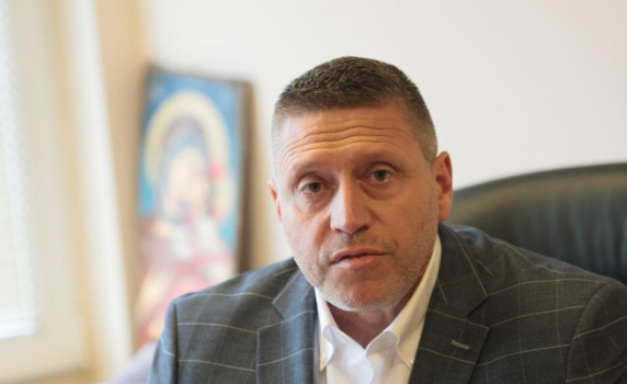 Сменен е ръководителят на правителствения авиоотряд