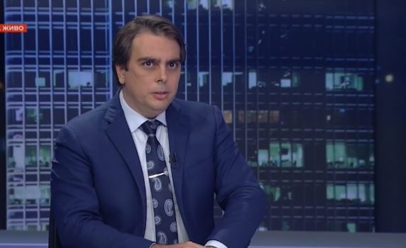 Министърът на финансите: Вярвам абсолютно на шефа на НАП 