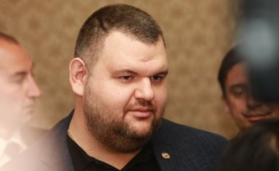 Пеевски обвини Министерството на финансите, че лъже за негова фирма в САЩ