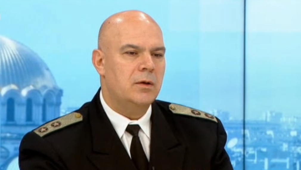 Контраадмирал Михайлов: Самолетът на майор Терзиев се е взривил и разпаднал на множество парчета