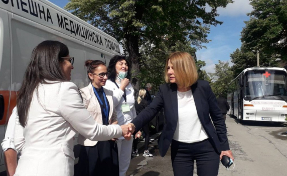 Отварят „зелени коридори“ за ваксиниране в столичните молове