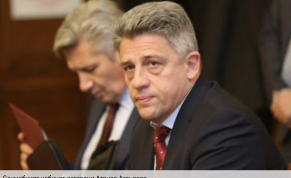 Сменят шефа на разузнаването, крил информация от Радев