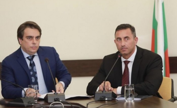 Румен Спецов подписвал отчетите на фирмата си докато бил главен инспектор в НАП