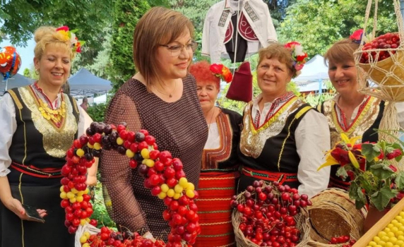 Нинова: Опростени ли са задължения на Ковачки, които засягат правата на работниците?