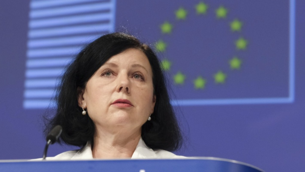 Вера Юрова: Унгария може да бъде предадена на Съда на ЕС заради закона за ЛГБТ+