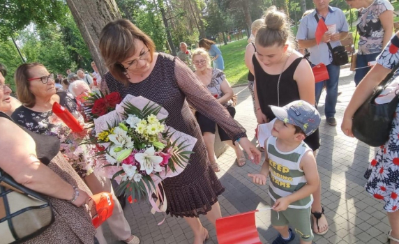 Нинова: Само шоково увеличение на доходите може да компенсира поскъпването на тока, водата и парното