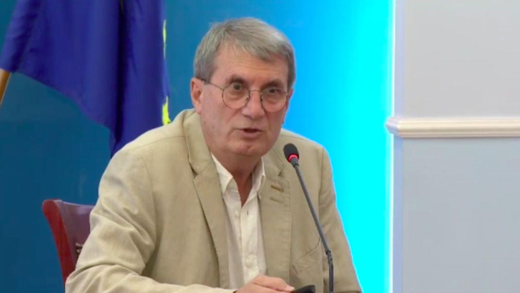 МЗ: Здравната система не се справи добре по време на пандемията