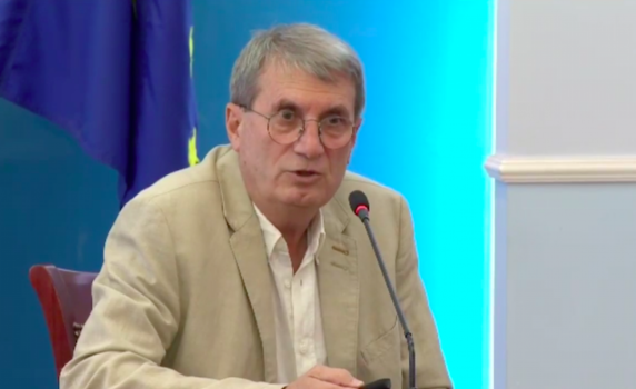 МЗ: Здравната система не се справи добре по време на пандемията