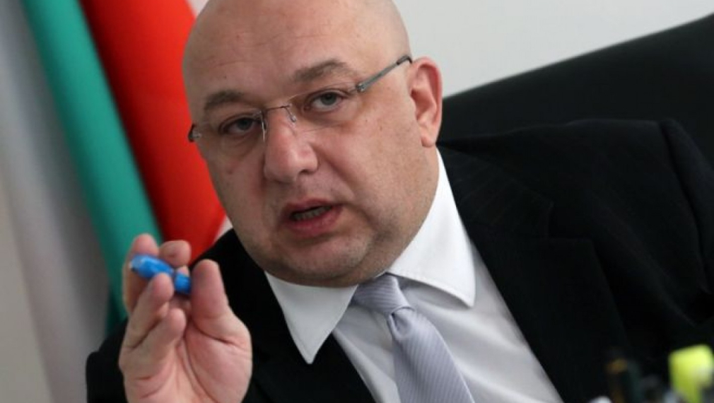 Кралев отговори на служебния спортен министър: Сега изчегъртайте и физкултурните салони на децата