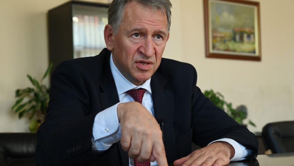 Стойчо Кацаров: Абсурдно е неваксинираните да плащат за лечението си, ако се разболеят