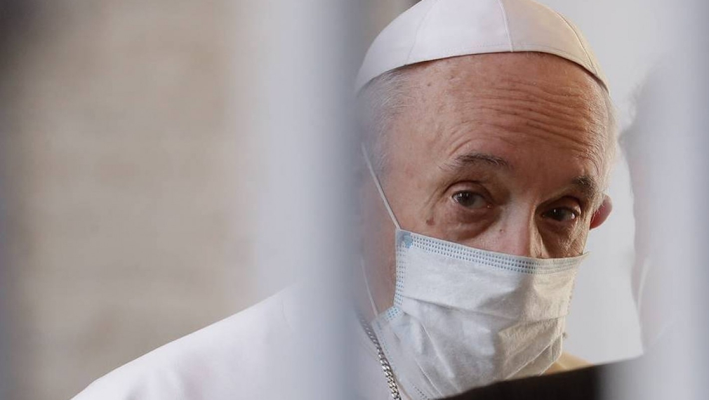 Оперираха успешно папа Франциск