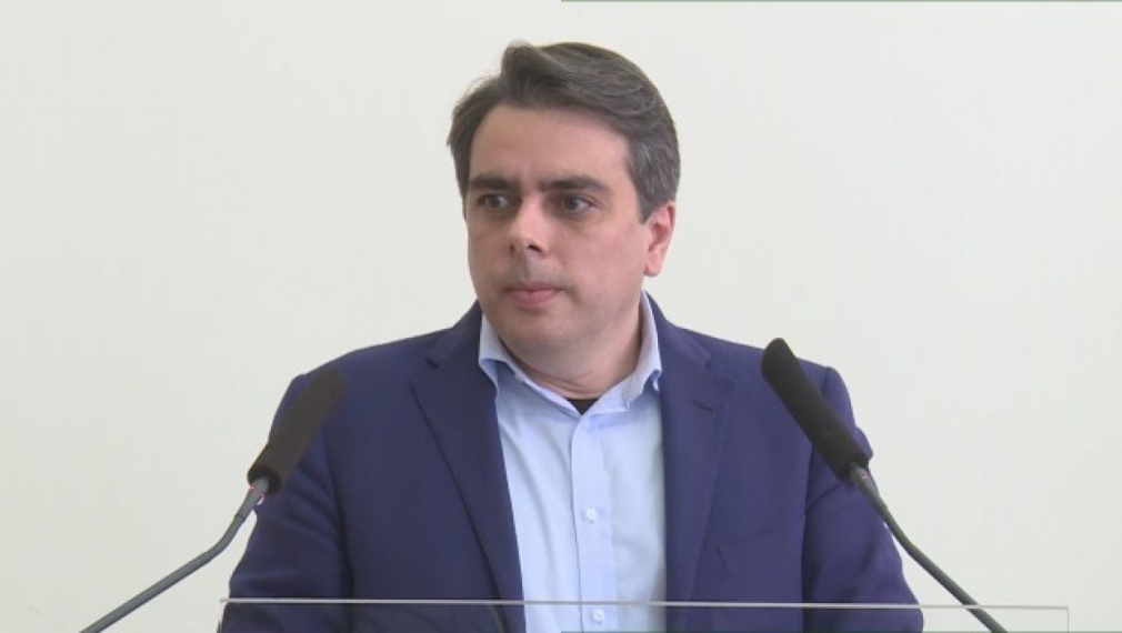 Финансовият министър: 50% увеличаване на данък печалба е целенасочена лъжа (видео)