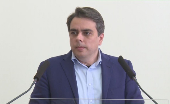 Финансовият министър: 50% увеличаване на данък печалба е целенасочена лъжа (видео)