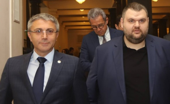 ДПС е плътно зад Пеевски: „Ние не изхвърляме приятелите“