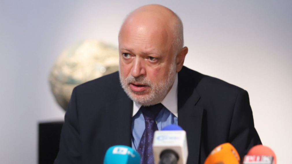 Минеков: Има телевизии, които се хранят от всички министерства, министри си купуват тишина 