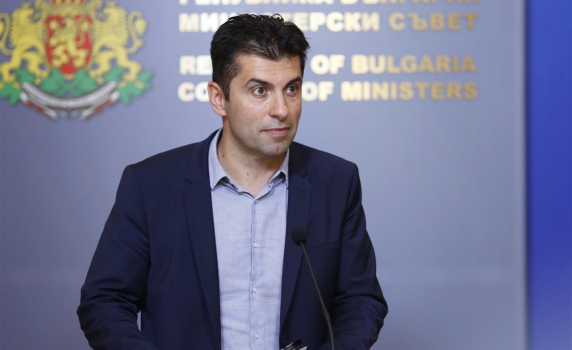 Кирил Петков и германски представители подписват за изграждане на завод за електромобили