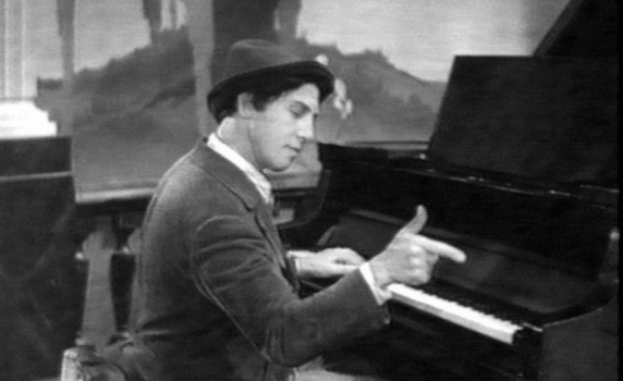 10 филма, в които Чико Маркс свири на пиано