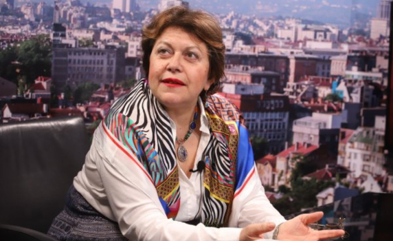 Дончева за проектокабинета: Такива действия водят под кривата круша 