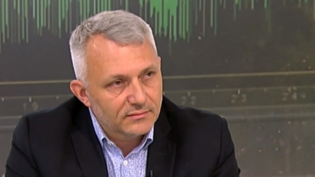 Хаджигенов: Няма да участваме във Фейсбук република, Слави иска собствен ГЕРБ