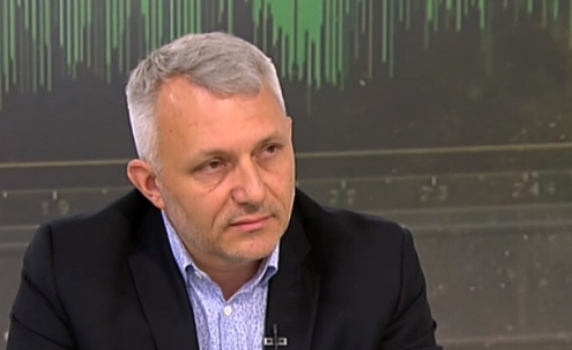 Хаджигенов: Няма да участваме във Фейсбук република, Слави иска собствен ГЕРБ