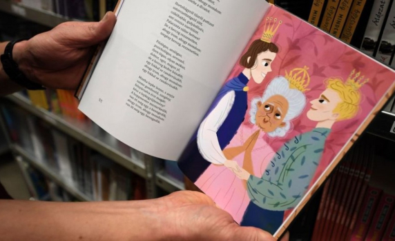 Редактор на детска книга с хомо и транссексуални герои напусна Унгария заради заплахи
