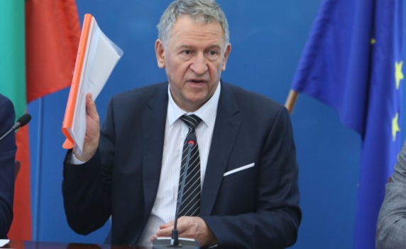 Кацаров готов да доказва правотата си за "Пирогов" с документи 