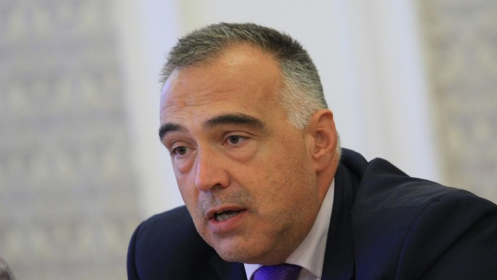 Антон Кутев: Служебното правителство трябва да спре с кадровите промени    