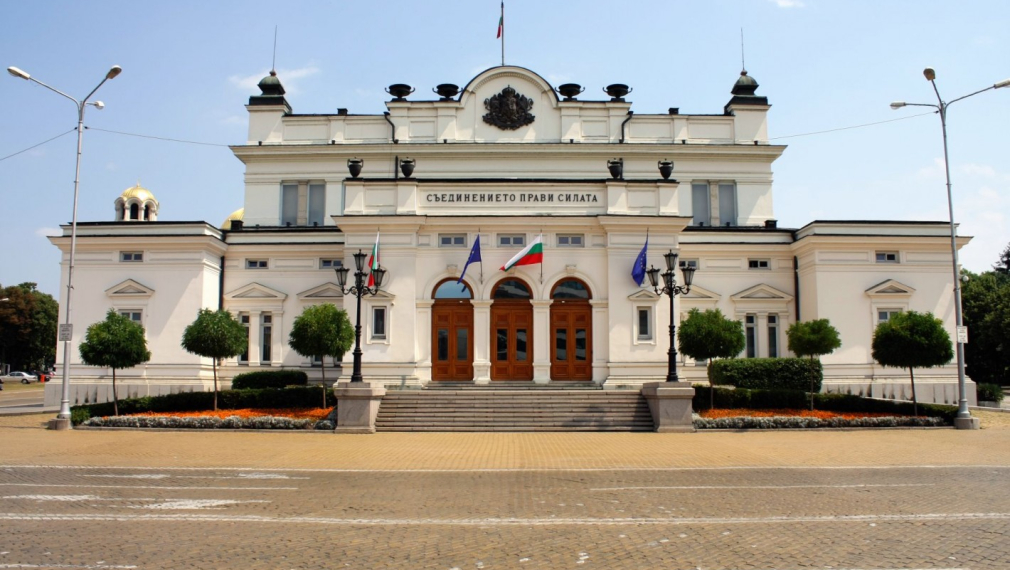 46-ият парламент ще заседава отново в старата сграда