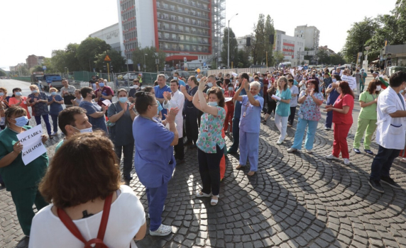Медиците от „Пирогов” спират протестите