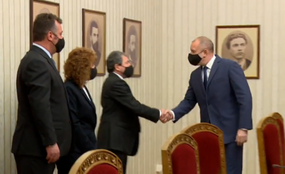 Радев поиска от "Има такъв народ" устойчиво мнозинство в парламента (видео)