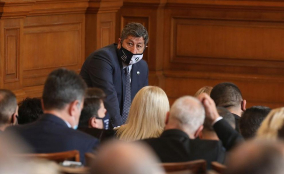 „Никога с ДПС!“. Ако този принцип не става, протестърите имат и друг
