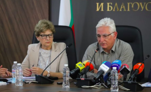 Комитова сложи начело на АПИ кадър, когото преди дни уволни
