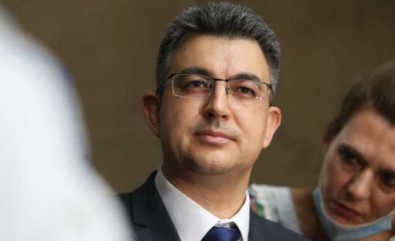 МОН: Пламен Николов е доктор по философия, Атестационната комисия е направила грешка
