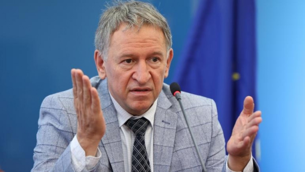 Гаджев: Кацаров излезе в отпуск. Това е професионализма на правителството на Радев  