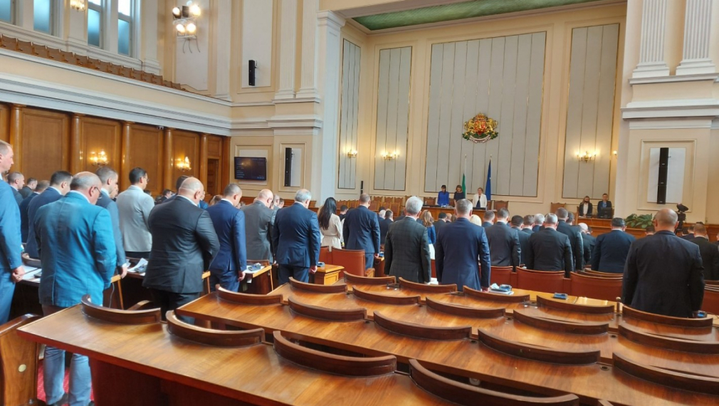 Едноминутно мълчание в НС за загиналите в Петрово