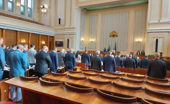 Едноминутно мълчание в НС за загиналите в Петрово