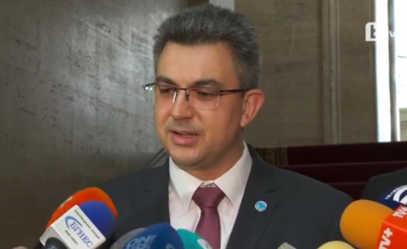 От вълнение Пламен Николов не прочел министъра по ромските въпроси