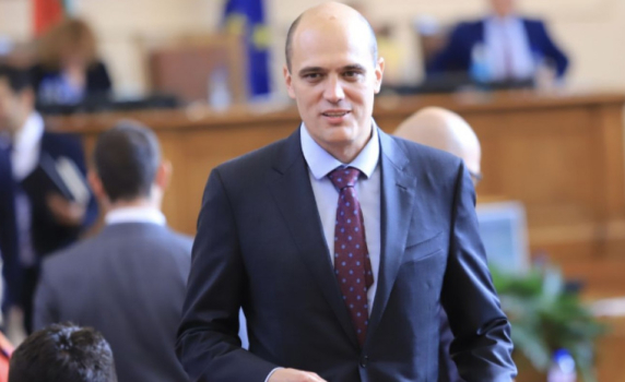 Кандидатът за финансов министър към Татяна Дончева: За 2020-а съм платил над 45 хил. лева данъци и осигуровки