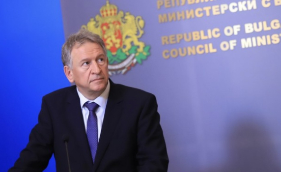 Стойчо Кацаров - министър или подставено лице на "Чайкафарма"?